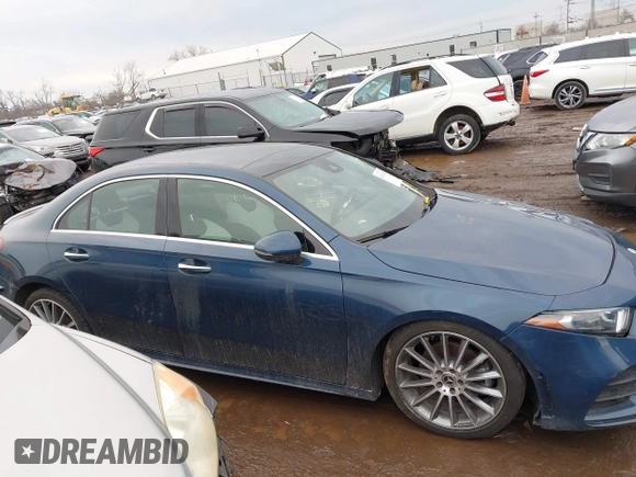 2022 Mercedes-Benz A 220 with VIN W1K3G4FB3NJ333910, listed as a IAAI auction lot 41647433 with 57,762 mi miles and . Bid and sale history available at DreamBid. Image 12.