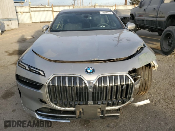 2024 BMW i7 eDrive50 z VIN WBY43EJ09RCR44541, wystawiony jako Copart lot #79568514 z przebiegiem 520 mil mil oraz Szkody całkowita. Historia ofert i sprzedaży dostępna na DreamBid. Obrazek 5.