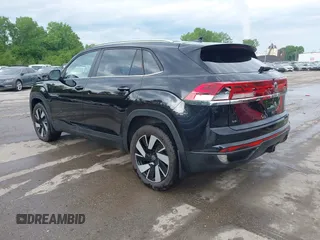 2024 Volkswagen Atlas SE с VIN 1V2HE2CA9RC258354, выставлен на аукционе IAAI как лот 42164703 с пробегом 2 470 миль миль и . История ставок и продаж доступна на DreamBid. Изображение 3.