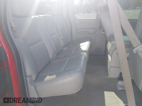2008 GMC Sierra 1500 Work Truck z VIN 2GTEC19C581312007, wystawiony jako IAAI lot #41821001 z przebiegiem 172 848 mil mil oraz . Historia ofert i sprzedaży dostępna na DreamBid. Obrazek 8.