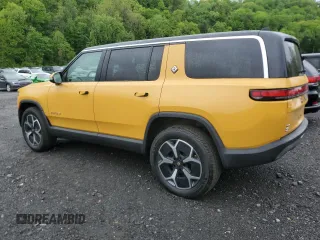 2023 Rivian R1S Adventure z VIN 7PDSGABA1PN009442, wystawiony jako Copart lot #55835815 z przebiegiem 28 048 mil mil oraz Szkody całkowita. Historia ofert i sprzedaży dostępna na DreamBid. Obrazek 2.