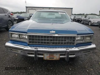 1976 Chevrolet Caprice z VIN 1N69U6J131687, wystawiony jako Copart lot #63160005 z przebiegiem 57 763 mil mil oraz Czysty tytuł • Clean title. Historia ofert i sprzedaży dostępna na DreamBid. Obrazek 5.