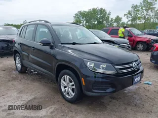 2016 Volkswagen Tiguan S z VIN WVGAV7AX0GW519952, wystawiony jako IAAI lot #42331644 z przebiegiem 92 232 mil mil oraz . Historia ofert i sprzedaży dostępna na DreamBid. Obrazek 1.