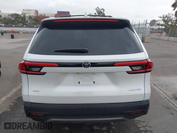 2024 Toyota Highlander XLE z VIN 5TDAAAB50RS068275, wystawiony jako IAAI lot #42437588 z przebiegiem 5 878 mil mil oraz . Historia ofert i sprzedaży dostępna na DreamBid. Obrazek 16.
