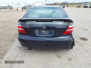 2003 Mercedes-Benz C 230 Kompressor с VIN WDBRN40J93A457301, выставлен на аукционе IAAI как лот 40839325 с пробегом 146 263 миль миль и . История ставок и продаж доступна на DreamBid. Изображение 17.