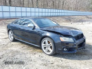 2009 Audi S5 z VIN WAURV78T69A021455, wystawiony jako IAAI lot #41489638 z przebiegiem 180 742 mil mil oraz . Historia ofert i sprzedaży dostępna na DreamBid. Obrazek 1.