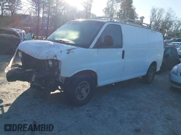 2007 Chevrolet Express Cargo Van with VIN 1GCGG25V871252982, listed as a IAAI auction lot 41480672 with 1 mi miles. Bid and sale history available at carsss.com. Image 2.