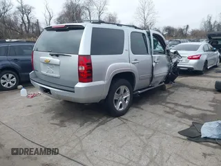 2013 Chevrolet Tahoe LT z VIN 1GNSKBE08DR166024, wystawiony jako IAAI lot #41768851 z przebiegiem 198 302 mil mil oraz . Historia ofert i sprzedaży dostępna na DreamBid. Obrazek 4.