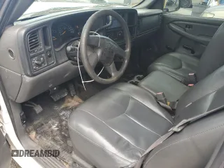 2005 Chevrolet Silverado 1500 Work Truck z VIN 1GCEC14X75Z329324, wystawiony jako Copart lot #57451585 z przebiegiem 132 425 mil mil oraz Szkoda całkowita • Salvage title. Historia ofert i sprzedaży dostępna na DreamBid. Obrazek 8.