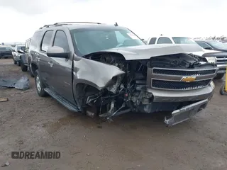 2013 Chevrolet Tahoe LS z VIN 1GNSCAE06DR105066, wystawiony jako IAAI lot #41586288 z przebiegiem 161 639 mil mil oraz . Historia ofert i sprzedaży dostępna na DreamBid. Obrazek 1.