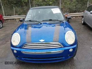 2006 MINI Hardtop z VIN WMWRC33566TK66280, wystawiony jako IAAI lot #41752311 z przebiegiem 237 056 mil mil oraz . Historia ofert i sprzedaży dostępna na DreamBid. Obrazek 12.