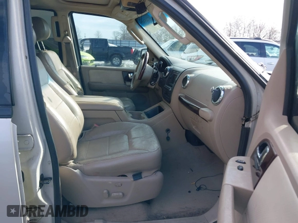 2006 Ford Expedition Limited with VIN 1FMFU19546LA23593, listed as a IAAI auction lot 41225947 with 190,418 mi miles. Bid and sale history available at carsss.com. Image 5.