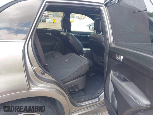 2014 Kia Sorento SX z VIN 5XYKWDA75EG461948, wystawiony jako IAAI lot #42180084 z przebiegiem 123 917 mil mil oraz . Historia ofert i sprzedaży dostępna na DreamBid. Obrazek 8.