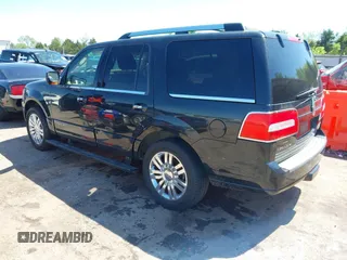 2010 Lincoln Navigator z VIN 5LMJJ2H59AEJ04450, wystawiony jako IAAI lot #42076939 z przebiegiem 87 117 mil mil oraz . Historia ofert i sprzedaży dostępna na DreamBid. Obrazek 3.