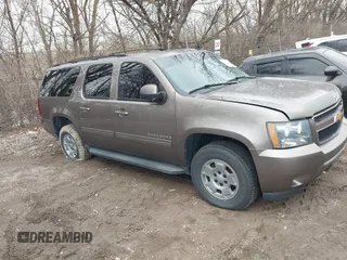 2012 Chevrolet Suburban LT with VIN 1GNSKJE75CR154418, listed as a IAAI auction lot 41749266 with 217,618 mi miles. Bid and sale history available at carsss.com. Image 1.
