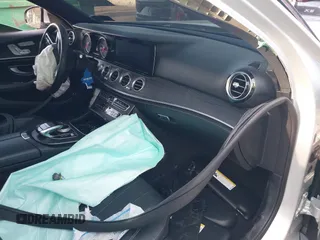 2019 Mercedes-Benz E 300 with VIN WDDZF4KB0KA588433, listed as a IAAI auction lot 42078946 with 68,552 mi miles and . Bid and sale history available at DreamBid. Image 5.
