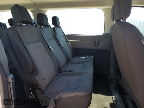 2021 Ford Transit Passenger XL z VIN 1FBAX2Y89MKA31848, wystawiony jako Copart lot #86008884 z przebiegiem 86 476 mil mil oraz Czysty tytuł • Clean title. Historia ofert i sprzedaży dostępna na DreamBid. Obrazek 11.