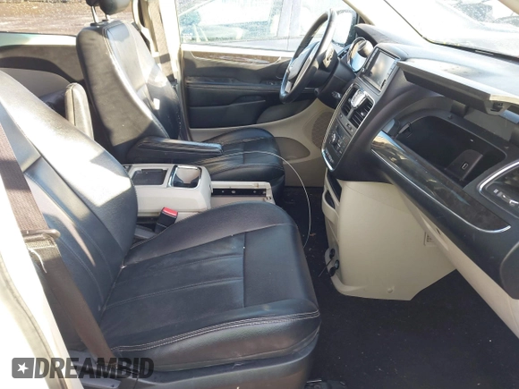 2014 Chrysler Town & Country Touring with VIN 2C4RC1BG5ER343804, listed as a IAAI auction lot 41647481 with 194,656 mi miles. Bid and sale history available at carsss.com. Image 5.
