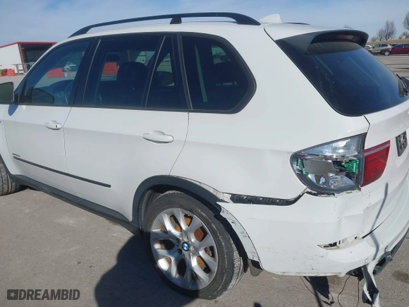 2011 BMW X5 35i with VIN 5UXZV4C57BL406526, listed as a IAAI auction lot 41580453 with 0 mi miles. Bid and sale history available at carsss.com. Image 12.