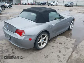 2006 BMW Z4 3.0si z VIN 4USBU53546LX01739, wystawiony jako IAAI lot #41531608 z przebiegiem 79 376 mil mil oraz . Historia ofert i sprzedaży dostępna na DreamBid. Obrazek 4.