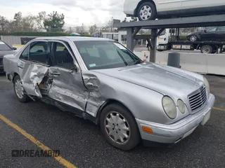 1997 Mercedes-Benz E-Class with VIN WDBJF55FXVJ033553, listed as a IAAI auction lot 41425117 with 280,019 mi miles. Bid and sale history available at carsss.com. Image 1.