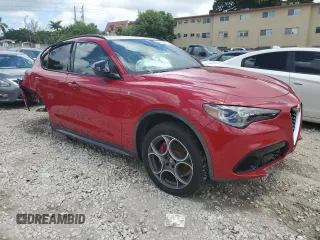 2024 Alfa Romeo Stelvio Ti z VIN ZASPAKBN7R7D70650, wystawiony jako Copart lot #63220614 z przebiegiem 8 078 mil mil oraz Nie do naprawy • Non repairable. Historia ofert i sprzedaży dostępna na DreamBid. Obrazek 4.