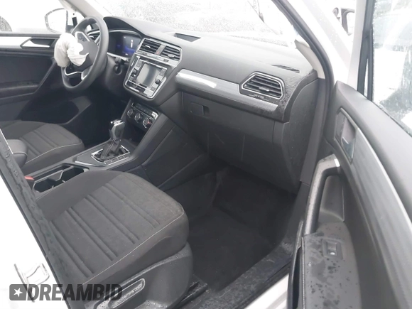 2022 Volkswagen Tiguan S z VIN 3VV1B7AXXNM149461, wystawiony jako IAAI lot #41746132 z przebiegiem 22 832 mil mil oraz . Historia ofert i sprzedaży dostępna na DreamBid. Obrazek 5.