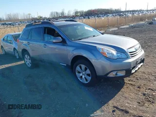 2010 Subaru Outback Premium All-Weather Anniversary z VIN 4S4BRCCC8A1348643, wystawiony jako IAAI lot #42097684 z przebiegiem 64 033 mil mil oraz . Historia ofert i sprzedaży dostępna na DreamBid. Obrazek 1.