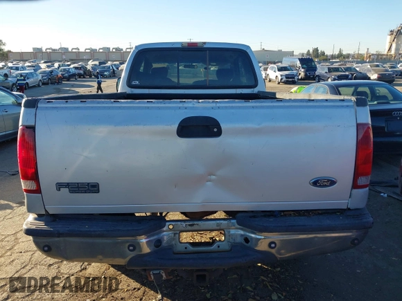 2004 Ford Super Duty F-250 XL with VIN 1FTNX20S04EB40010, listed as a IAAI auction lot 41376342 with 276,771 mi miles. Bid and sale history available at carsss.com. Image 15.