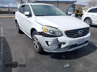 2014 Volvo XC60 R-Design Premier Plus z VIN YV4902DZ5E2554526, wystawiony jako IAAI lot #41764512 z przebiegiem 129 230 mil mil oraz . Historia ofert i sprzedaży dostępna na DreamBid. Obrazek 6.