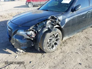 2017 Chrysler 300 S z VIN 2C3CCAGG1HH518935, wystawiony jako IAAI lot #41957362 z przebiegiem 102 454 mil mil oraz . Historia ofert i sprzedaży dostępna na DreamBid. Obrazek 6.