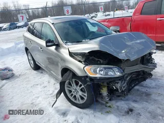 2016 Volvo XC60 T5 Drive-E Premier with VIN YV440MDK5G2796227, listed as a IAAI auction lot 41630864 with 82,251 mi miles. Bid and sale history available at carsss.com. Image 1.