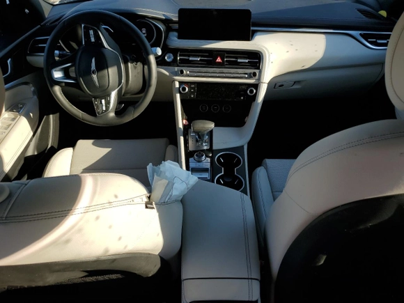 2025 Genesis G70 2.5T with VIN KMTG34SC0SU149185, listed as a Copart auction lot 77649894 with 4,061 mi miles and Non Repairable. Bid and sale history available at carsss.com. Image 8.