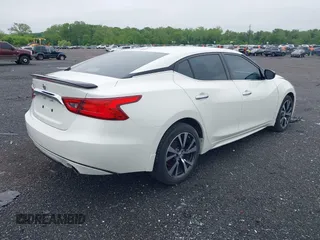 2016 Nissan Maxima SV z VIN 1N4AA6AP2GC375242, wystawiony jako IAAI lot #42220608 z przebiegiem 59 983 mil mil oraz . Historia ofert i sprzedaży dostępna na DreamBid. Obrazek 4.