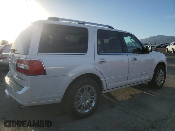 2010 Lincoln Navigator z VIN 5LMJJ2H58AEJ10577, wystawiony jako Copart lot #46904225 z przebiegiem 131 479 mil mil oraz Czysty tytuł • Clean title. Historia ofert i sprzedaży dostępna na DreamBid. Obrazek 3.