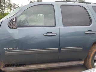 2010 GMC Yukon SLT with VIN 1GKUKCE00AR245212, listed as a IAAI auction lot 42028245 with 245,013 mi miles. Bid and sale history available at carsss.com. Image 15.