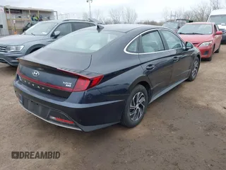 2021 Hyundai Sonata Hybrid Blue with VIN KMHL24JJXMA035579, listed as a IAAI auction lot 41688249 with 31,726 mi miles. Bid and sale history available at carsss.com. Image 4.
