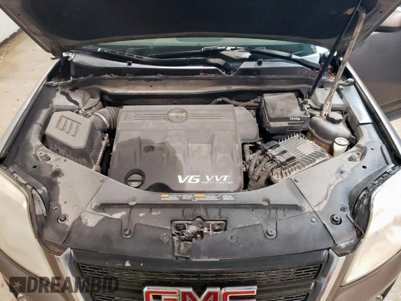 2011 GMC Terrain SLT-1 z VIN 2CTFLUE56B6413021, wystawiony jako Copart lot #56991895 z przebiegiem 263 832 mil mil oraz Czysty tytuł • Clean title. Historia ofert i sprzedaży dostępna na DreamBid. Obrazek 12.