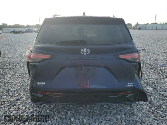 2022 Toyota Sienna XSE with VIN 5TDXRKEC6NS103883, listed as a Copart auction lot 58662275 with 109,172 mi miles and Salvage title. Bid and sale history available at DreamBid. Image 6.