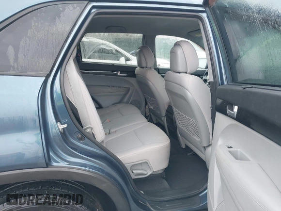 2015 Kia Sorento LX with VIN 5XYKTDA67FG605596, listed as a IAAI auction lot 41501271 with 95,122 mi miles. Bid and sale history available at carsss.com. Image 8.