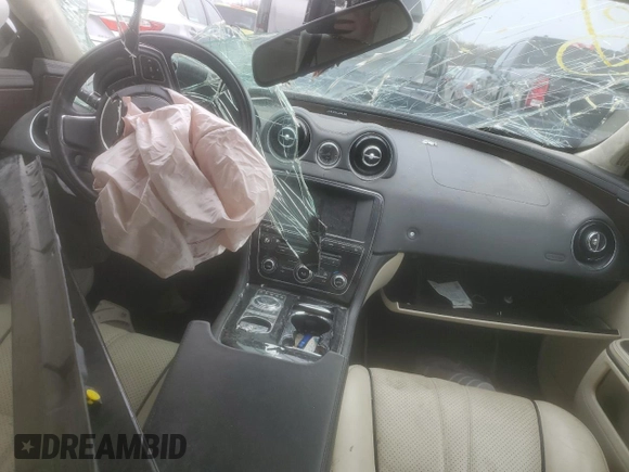 2014 Jaguar XJ with VIN SAJWA2GTXEMV62573, listed as a Copart auction lot 44791745 with Not Provided miles and Salvage Title. Bid and sale history available at DreamBid. Image 8.