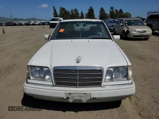 1994 Mercedes-Benz E 320 with VIN WDBEA32E6RC028778, listed as a Copart auction lot 54243815 with 205,957 mi miles and Clean Title. Bid and sale history available at DreamBid. Image 5.