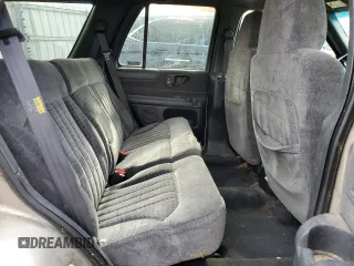 2002 Chevrolet Blazer LS z VIN 1GNDT13WX2K128730, wystawiony jako Copart lot #48050165 z przebiegiem 155 475 mil mil oraz Szkoda całkowita • Salvage title. Historia ofert i sprzedaży dostępna na DreamBid. Obrazek 11.