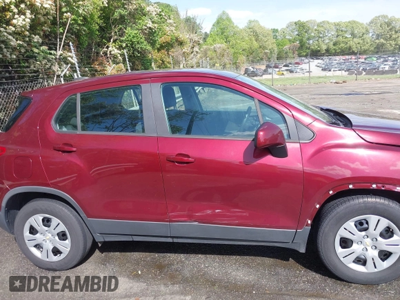 2017 Chevrolet Trax LS with VIN 3GNCJKSBXHL231417, listed as a IAAI auction lot 42032587 with 56,986 mi miles. Bid and sale history available at carsss.com. Image 13.