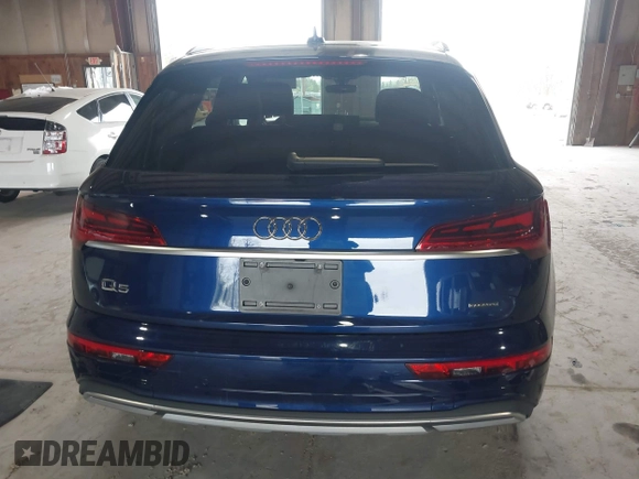 2024 Audi Q5 Premium with VIN WA1ABAFY2R2005133, listed as a IAAI auction lot 39315354 with 4,224 mi miles. Bid and sale history available at carsss.com. Image 17.