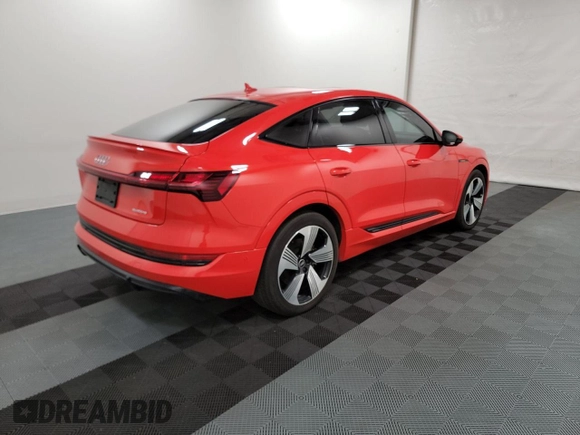 2021 Audi e-tron Sportback Prestige z VIN WA13AAGEXMB030421, wystawiony jako Copart lot #58747825 z przebiegiem 55 896 mil mil oraz Tytuł czysty. Historia ofert i sprzedaży dostępna na DreamBid. Obrazek 4.