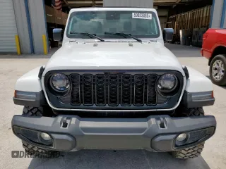 2024 Jeep Gladiator Sport S z VIN 1C6HJTAG2RL113030, wystawiony jako Copart lot #59023085 z przebiegiem Nie podano mil oraz Nie do naprawy • Non repairable. Historia ofert i sprzedaży dostępna na DreamBid. Obrazek 5.