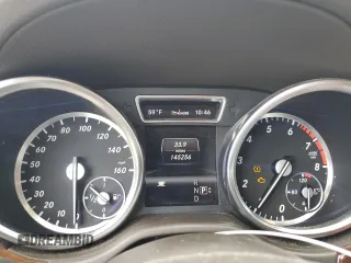 2013 Mercedes-Benz M 550 z VIN 4JGDA7DB2DA219296, wystawiony jako Copart lot #52694705 z przebiegiem 145 256 mil mil oraz Tytuł czysty. Historia ofert i sprzedaży dostępna na DreamBid. Obrazek 9.