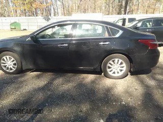 2018 Nissan Altima 2.5 SR with VIN 1N4AL3AP5JC471611, listed as a IAAI auction lot 41704535 with 60,027 mi miles. Bid and sale history available at carsss.com. Image 14.