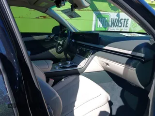 2025 Genesis GV80 z VIN KMUHCESB8SU230772, wystawiony jako IAAI lot #41739606 z przebiegiem 7 515 mil mil oraz . Historia ofert i sprzedaży dostępna na DreamBid. Obrazek 5.